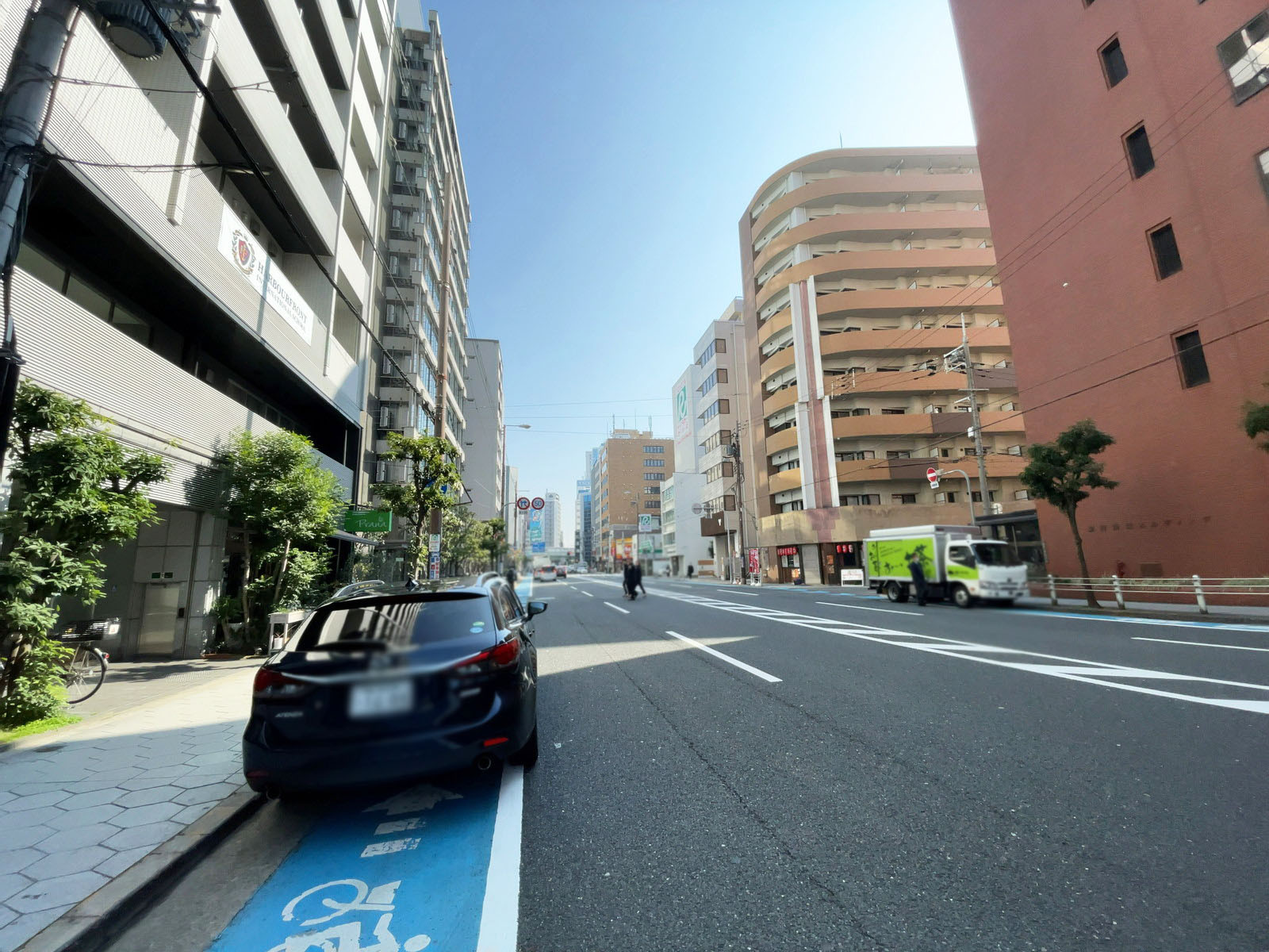 AXIS WEST本町ビル前面の通り