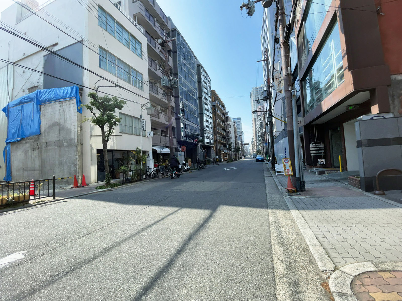 プロト大阪ビル前面の通り