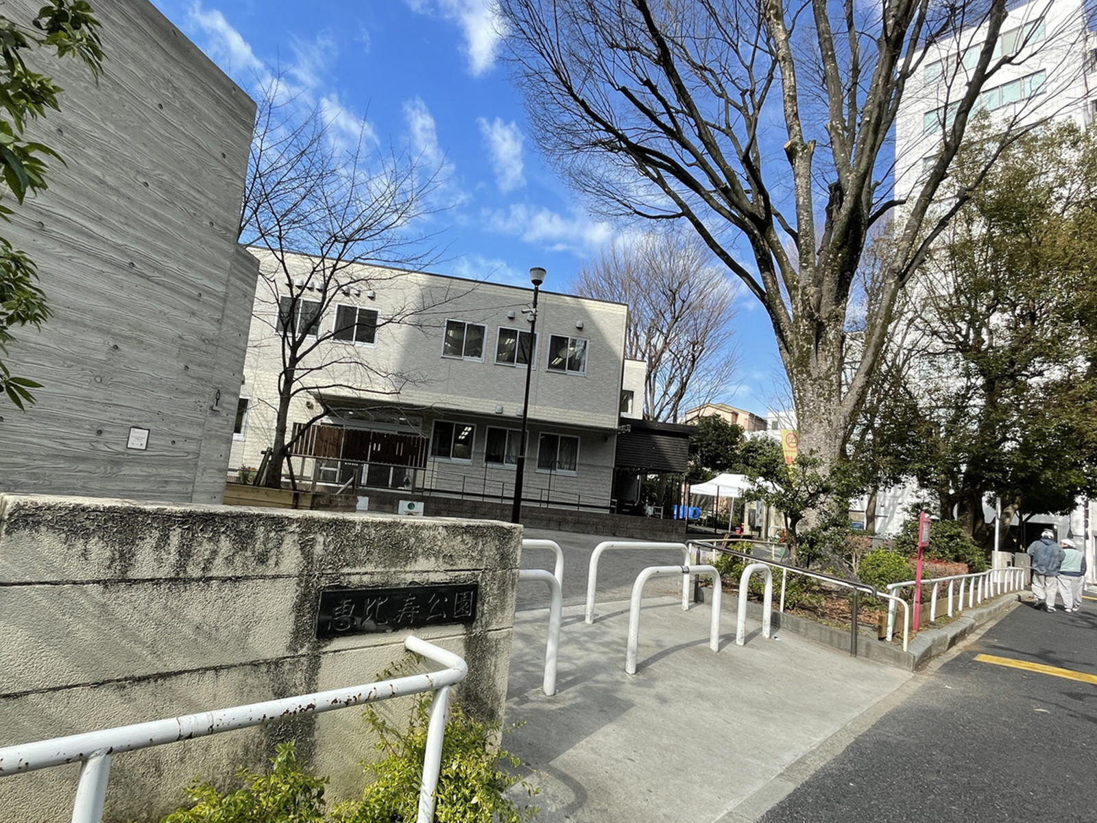 裏手の恵比寿公園