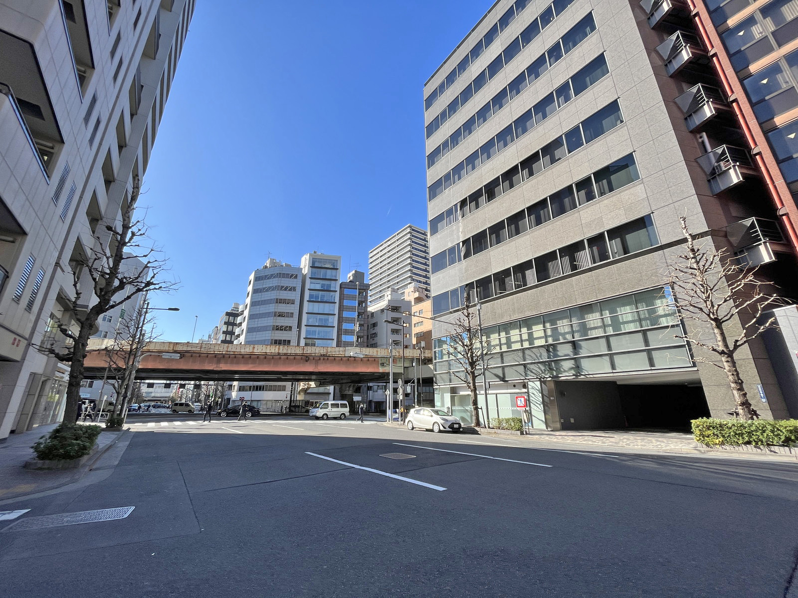 NOVEL WORK Iwamotocho前面の神田平成通り