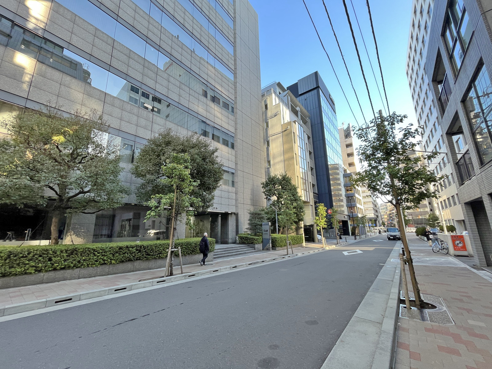 山源ビル前面通り