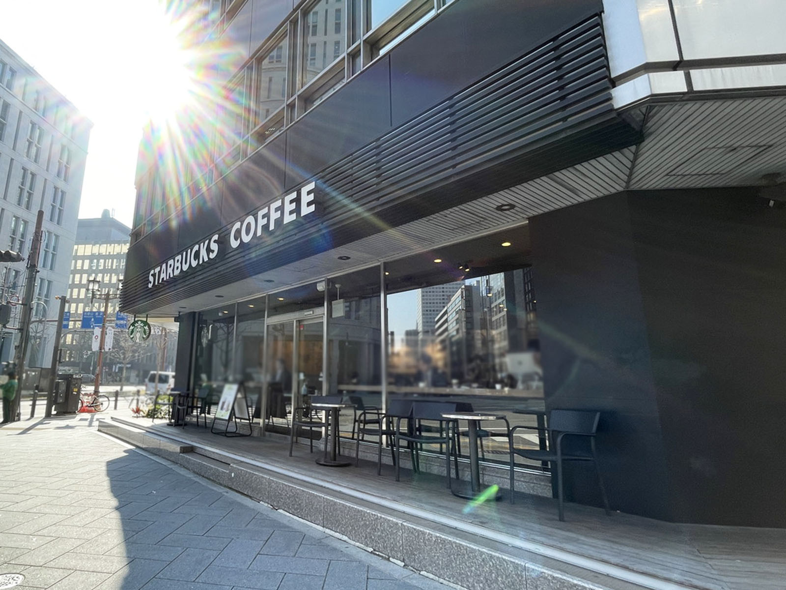 徒歩1分のスターバックスコーヒー 御堂筋本町店
