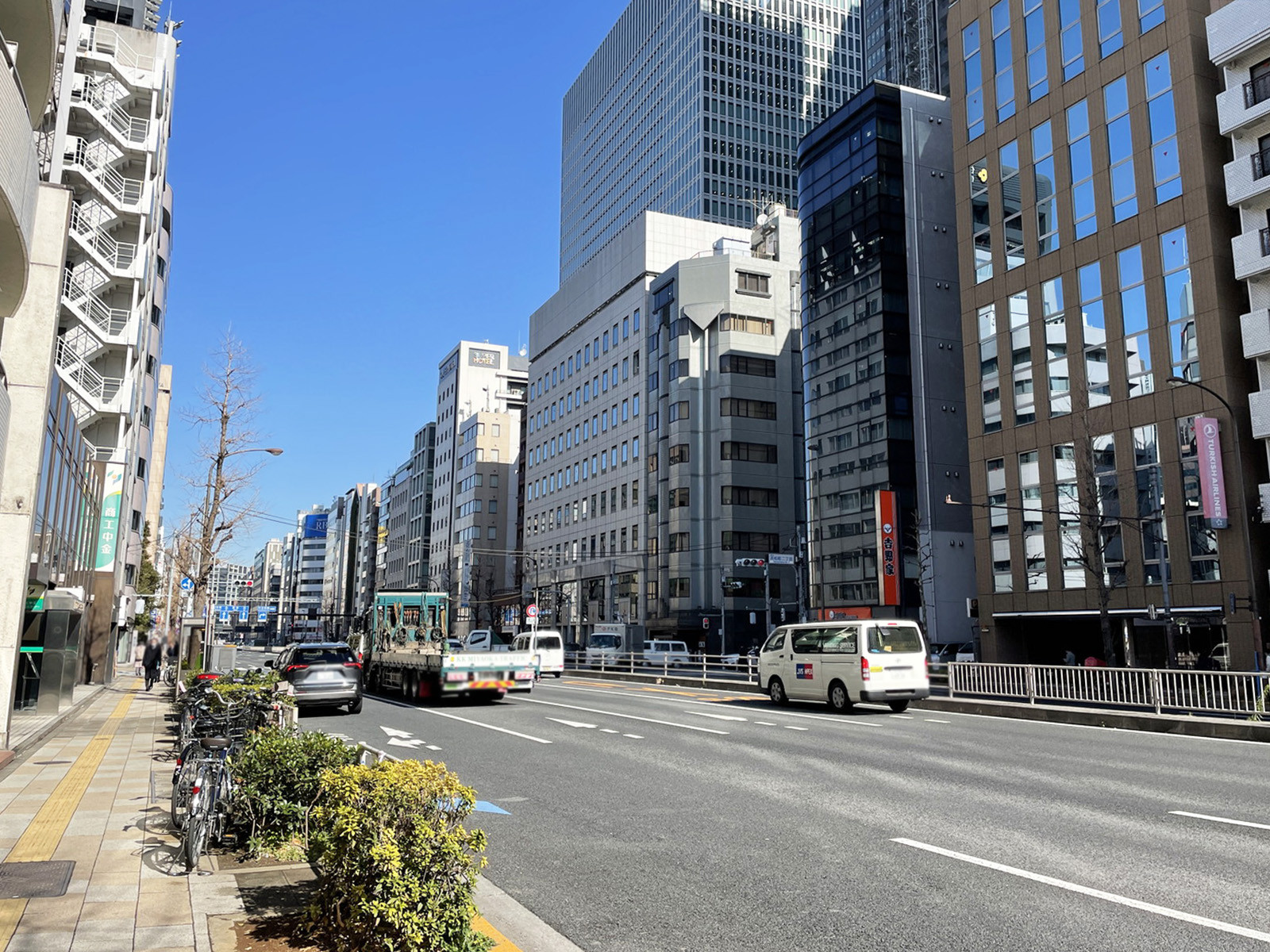 日本工築2号館前面の第一京浜