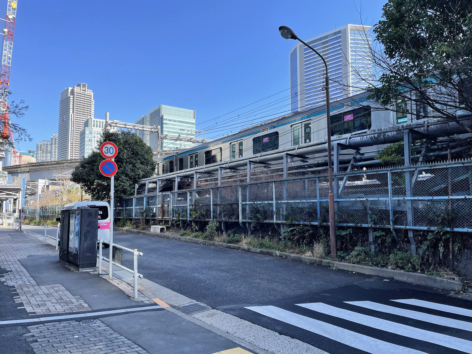 目の前には線路