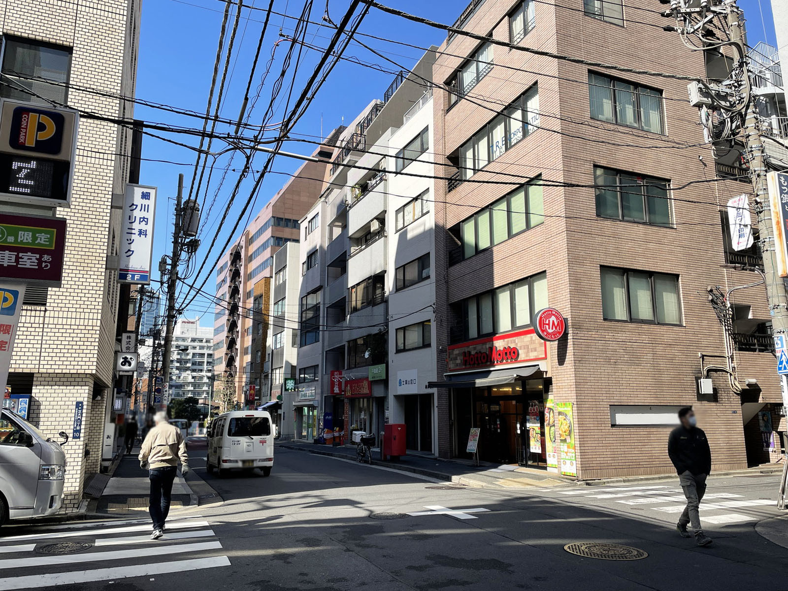富士ビル前面の通り