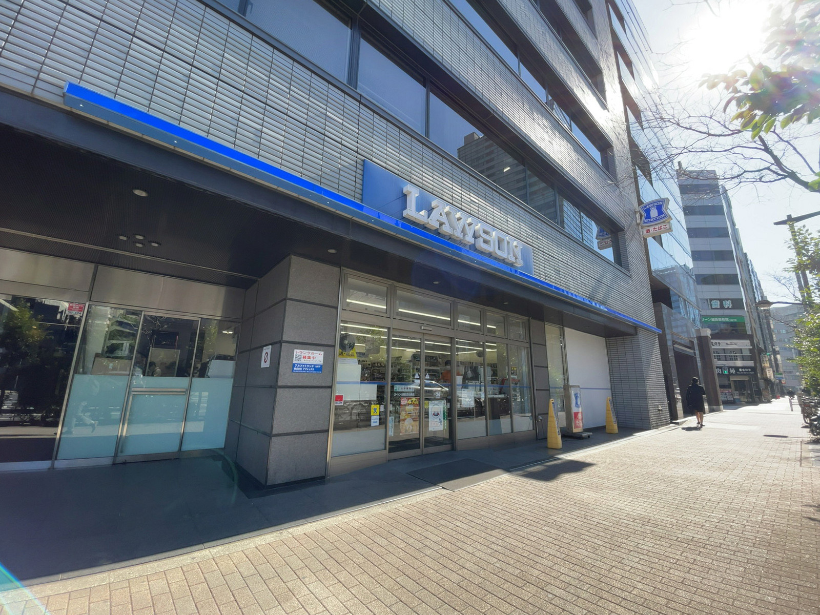 徒歩2分のローソン 九段北目白通店