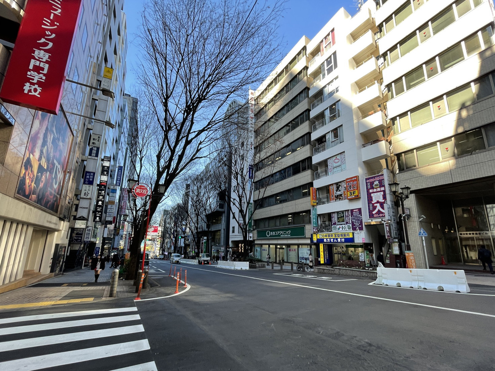 第27SYビル前面の宮益坂