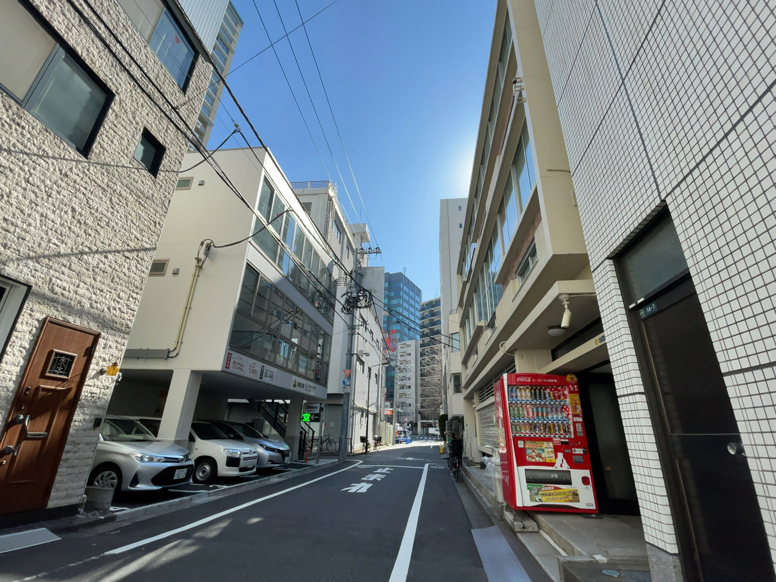 光ビル前面の通り