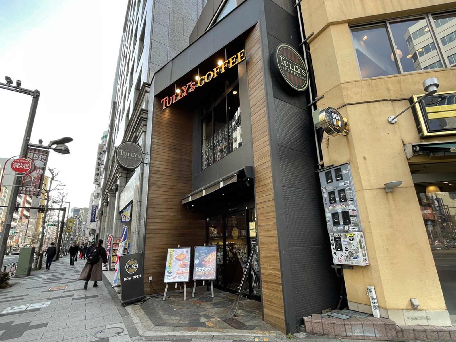 周辺には飲食店が点在