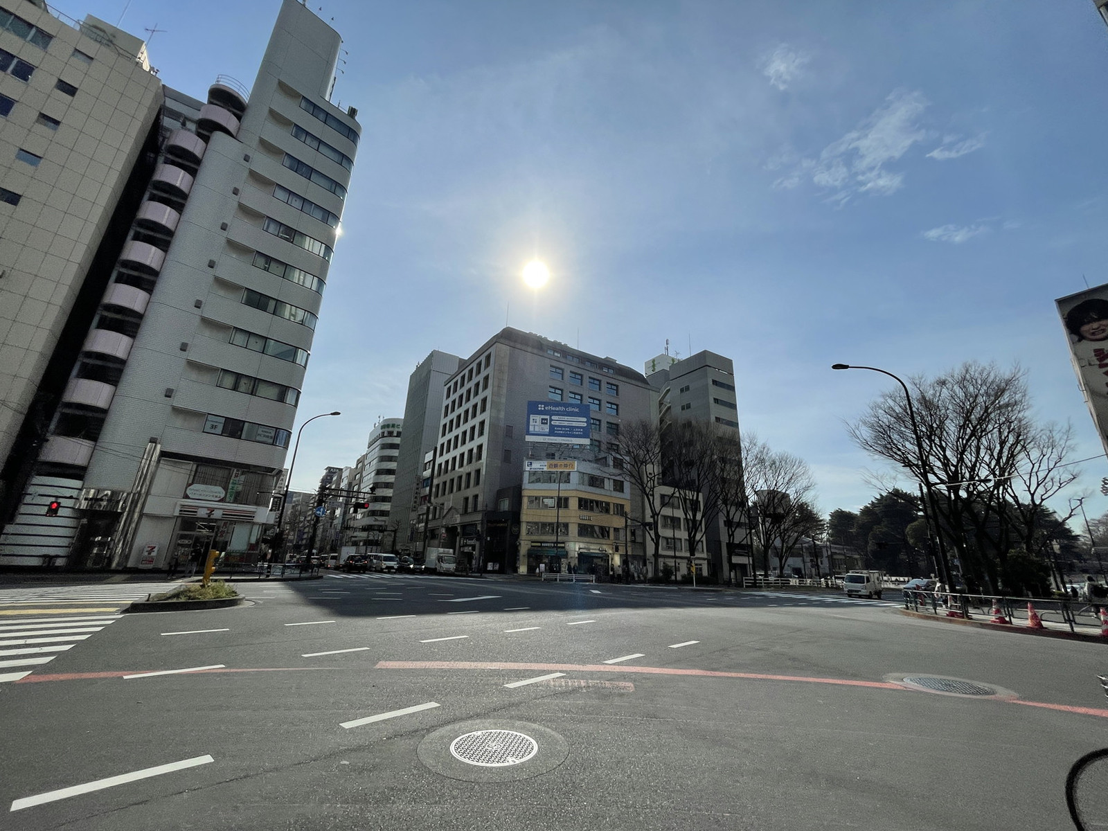 山本ビル前面の通り