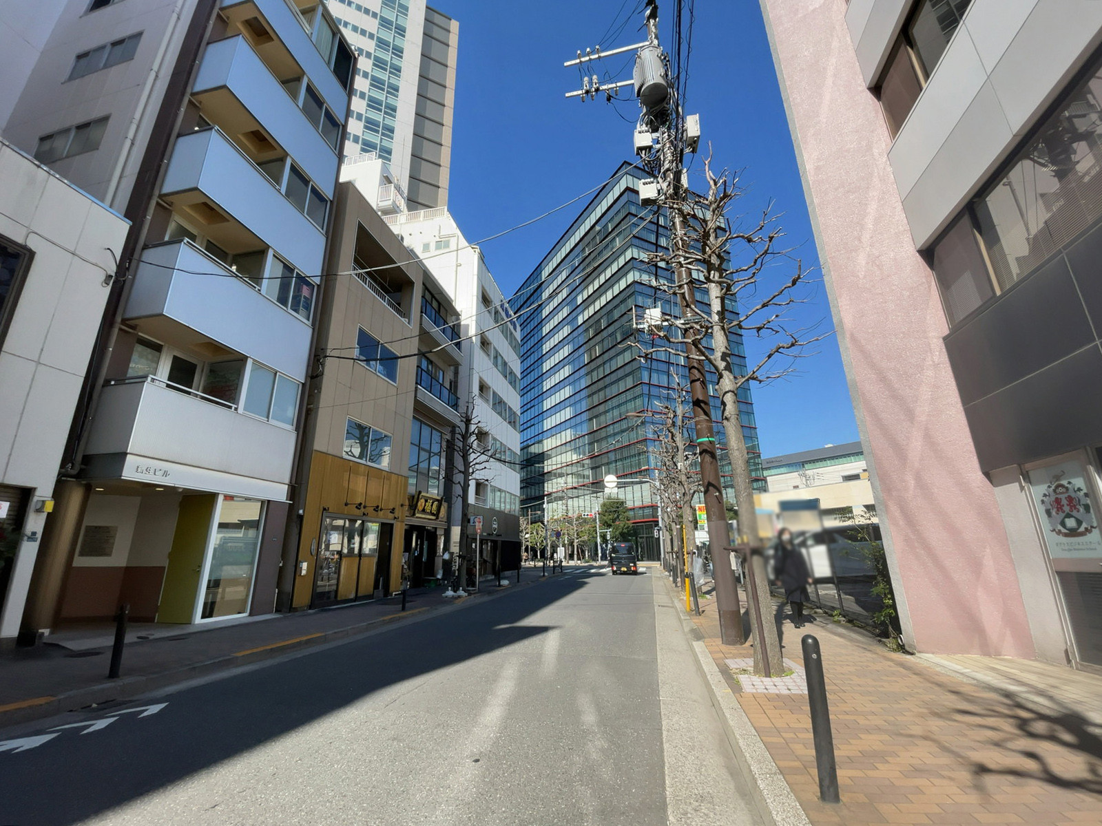 相田ビル前面の通り