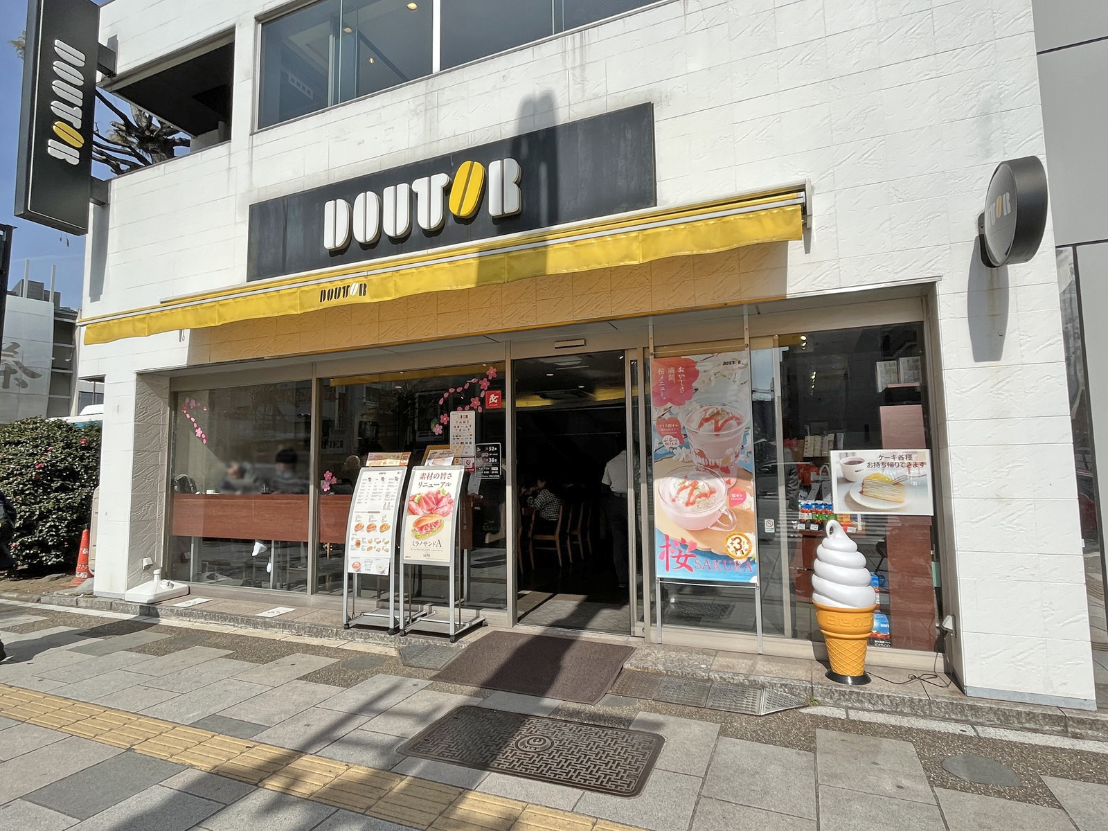 向かいの通りのドトール上野浅草通り店