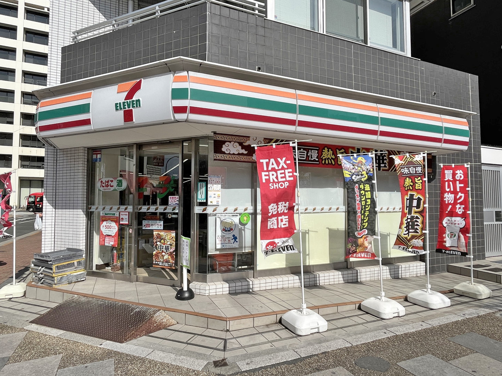 向かいの通りのセブンイレブン台東区役所前店