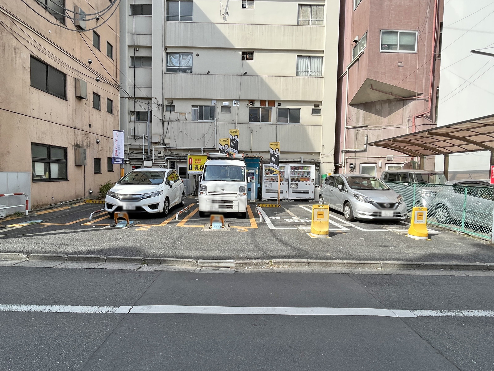 裏手のコインパーキング