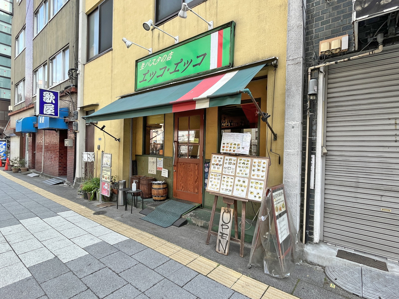 同じ並びの生パスタの店 エッコ・エッコ 上野本店