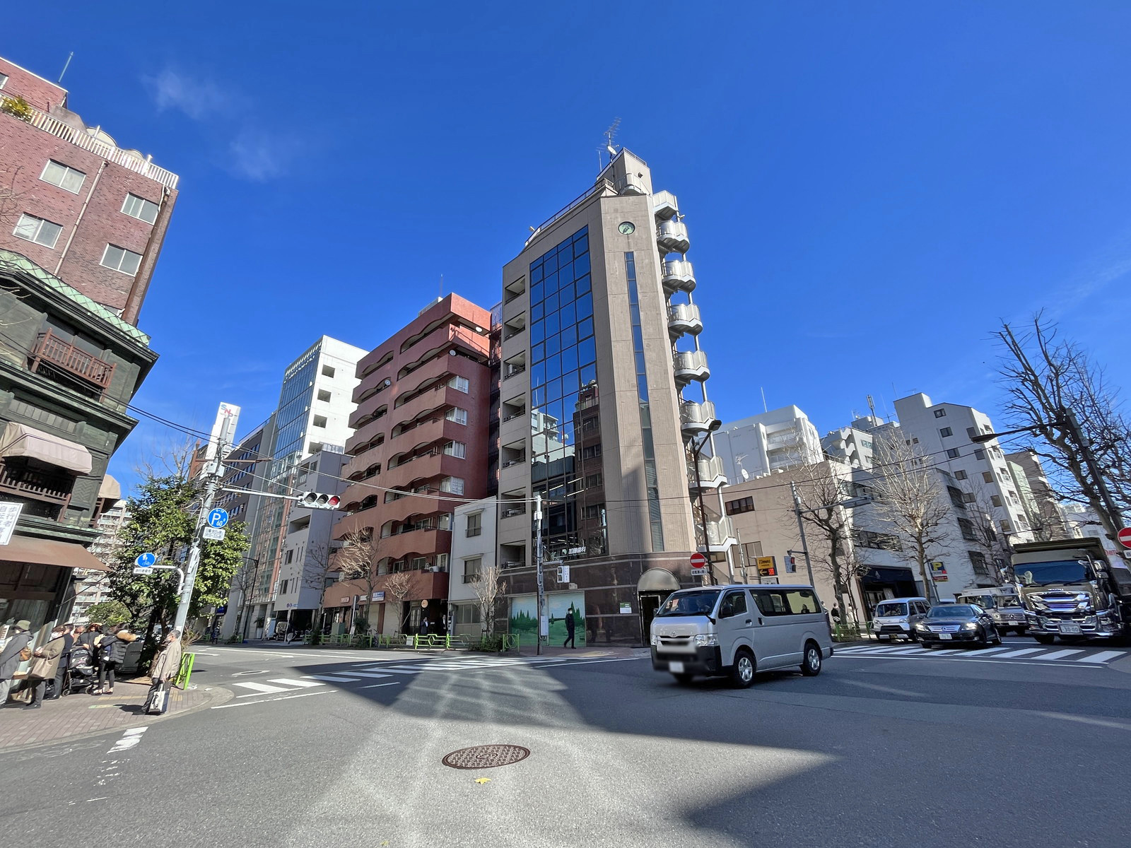 築地MKビル前面の平成通り
