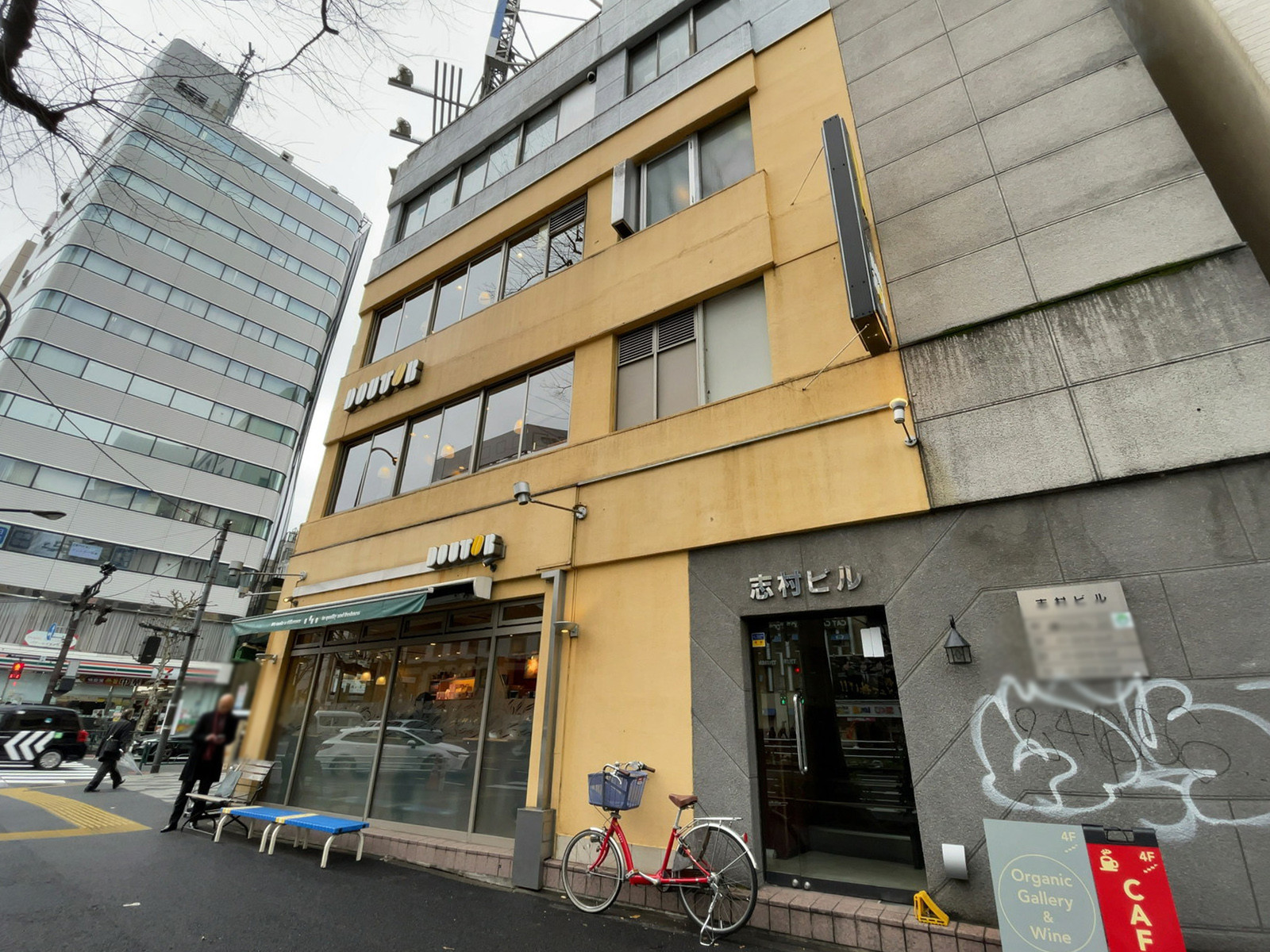 徒歩1分のタリーズコーヒー 新宿二丁目店