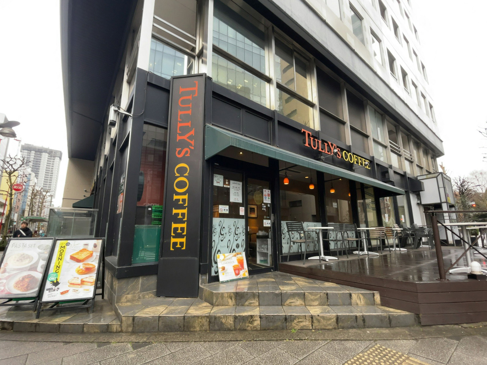 徒歩2分のタリーズコーヒー 新宿御苑駅前店