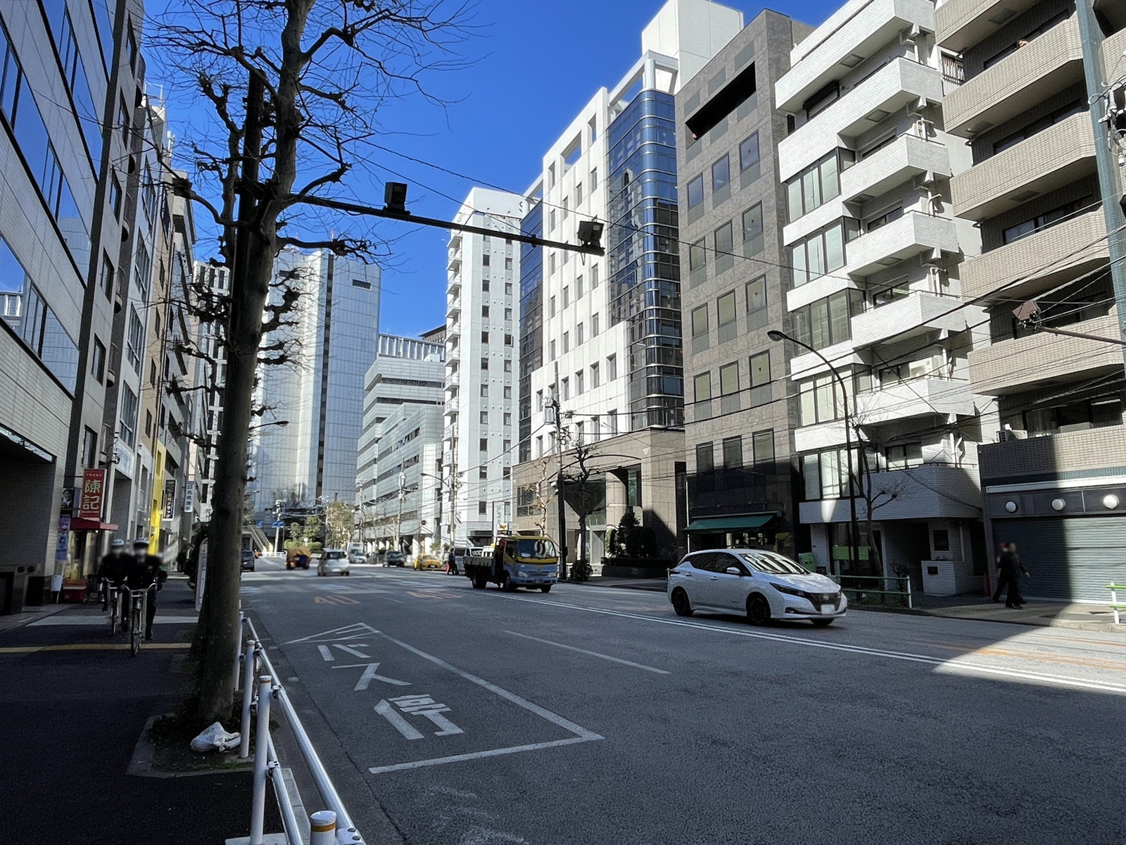 芝コトブキビル前面の通り