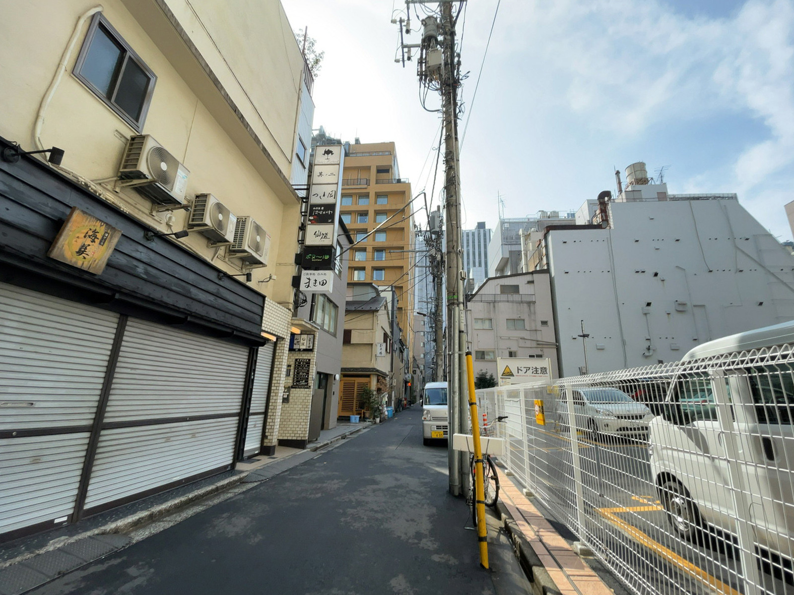 新橋OWKビル前面の通り