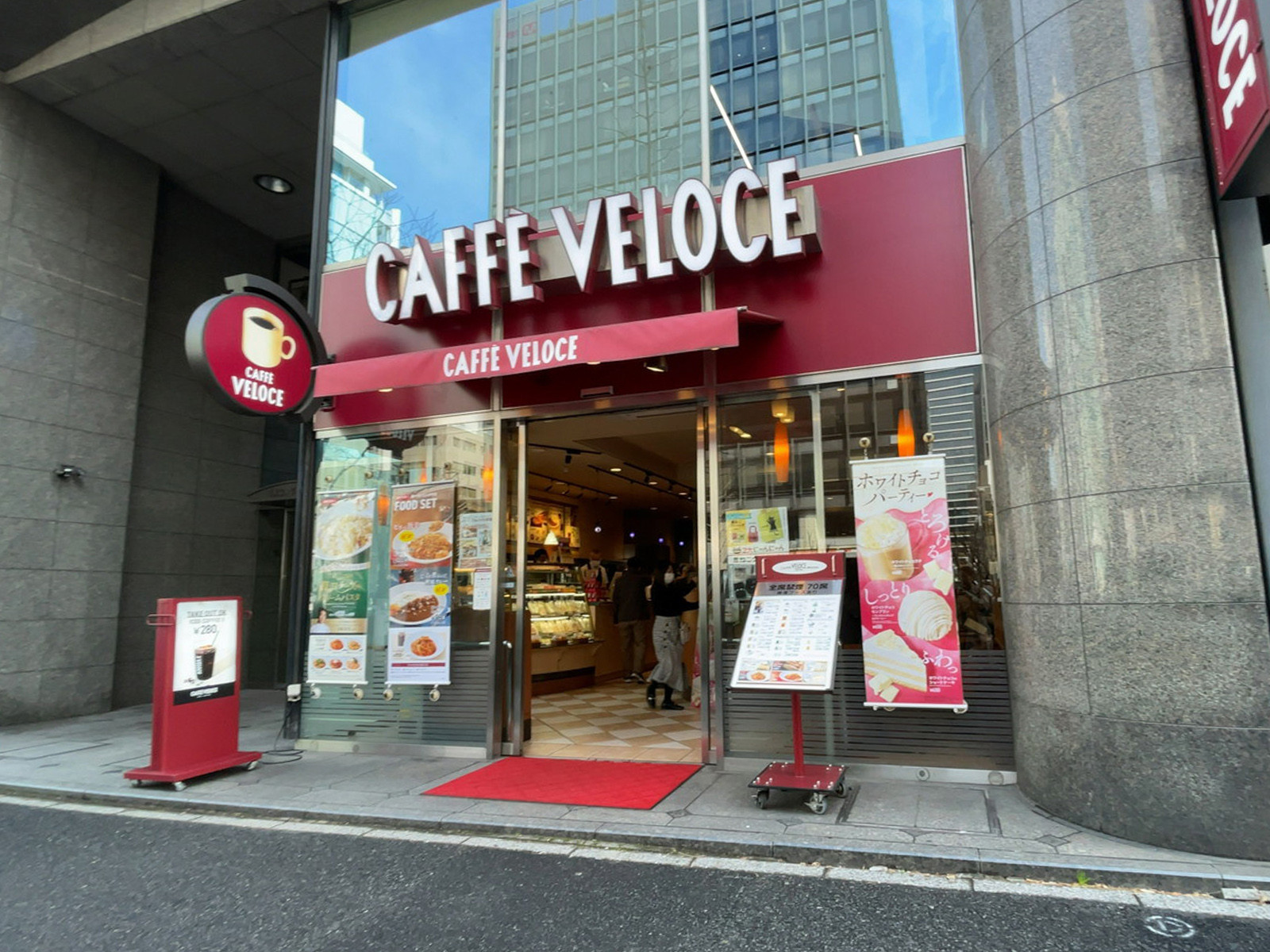 徒歩2分のカフェ・ベローチェ 新橋三丁目店