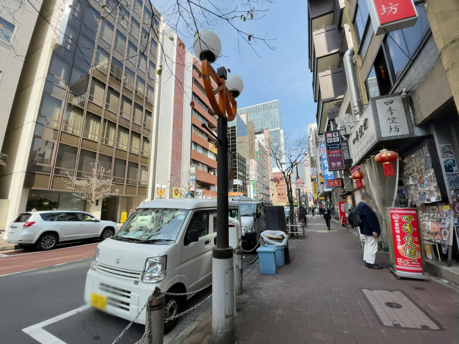 新橋赤レンガ通りビル前面の通り