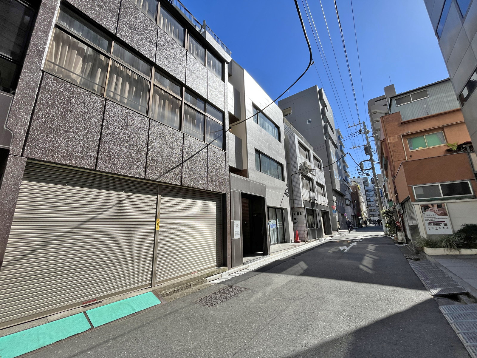 I・T秋葉原ビル前面通り