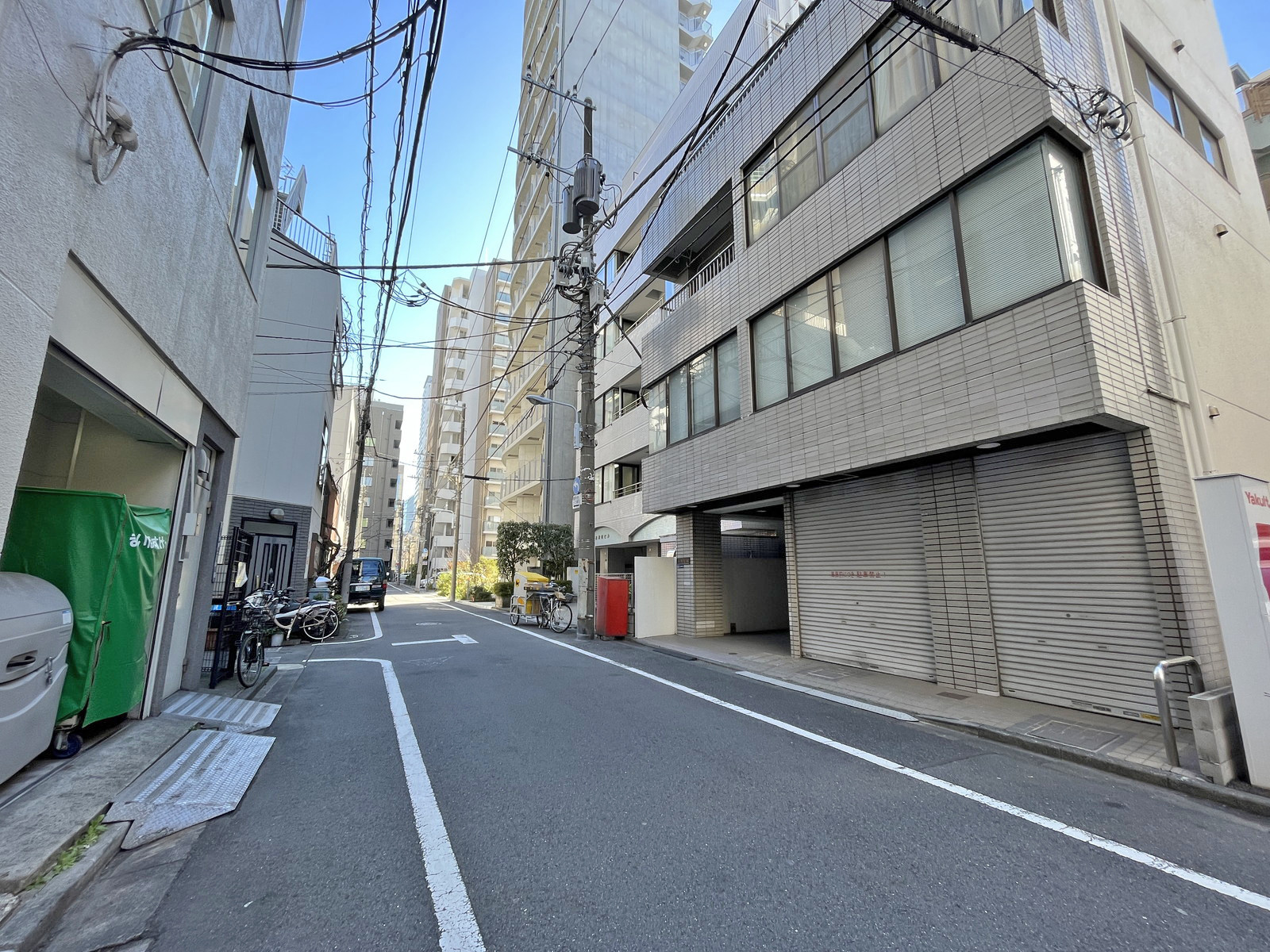 土屋ビル前面通り