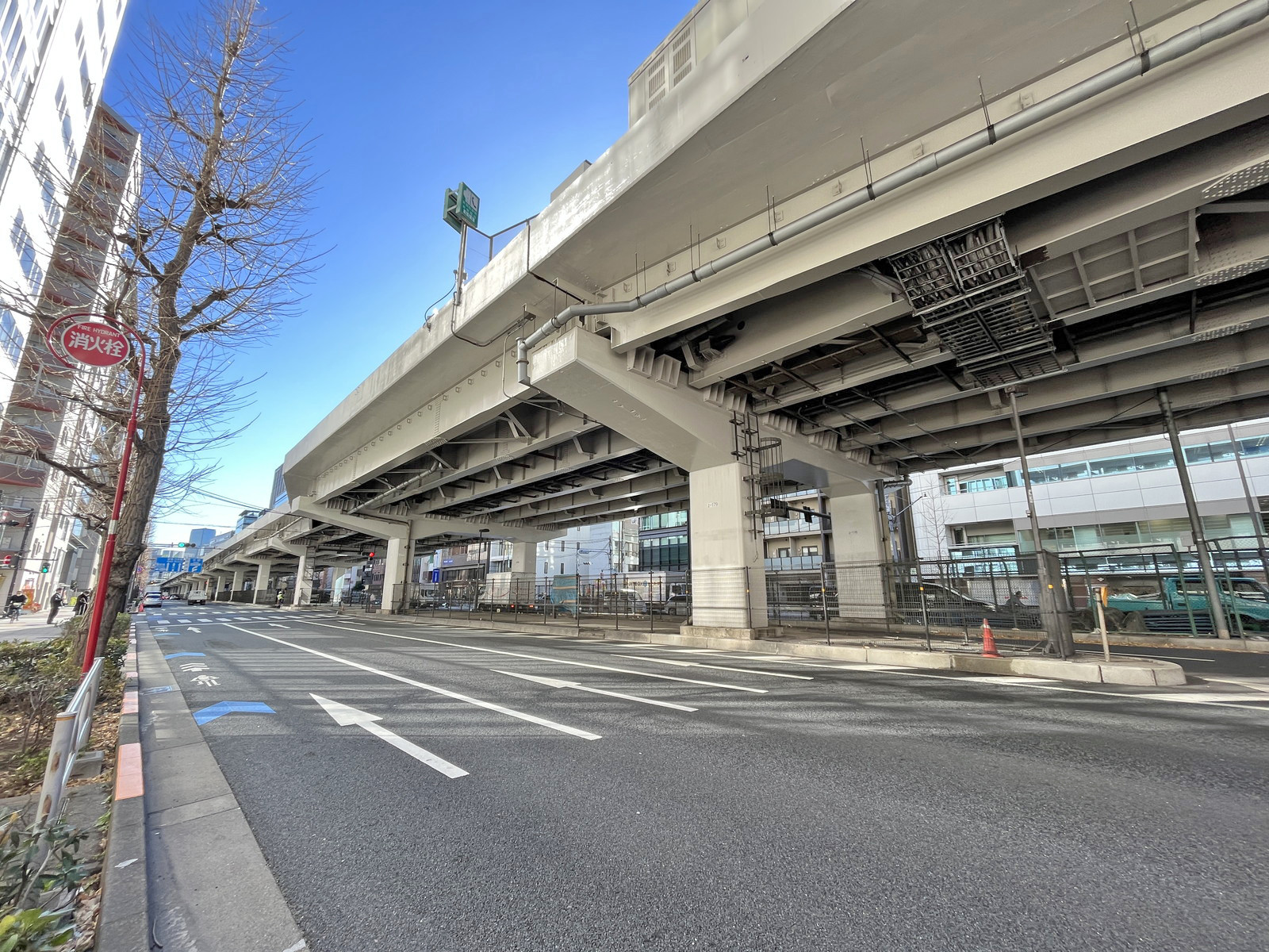 Logran御徒町前面の昭和通り