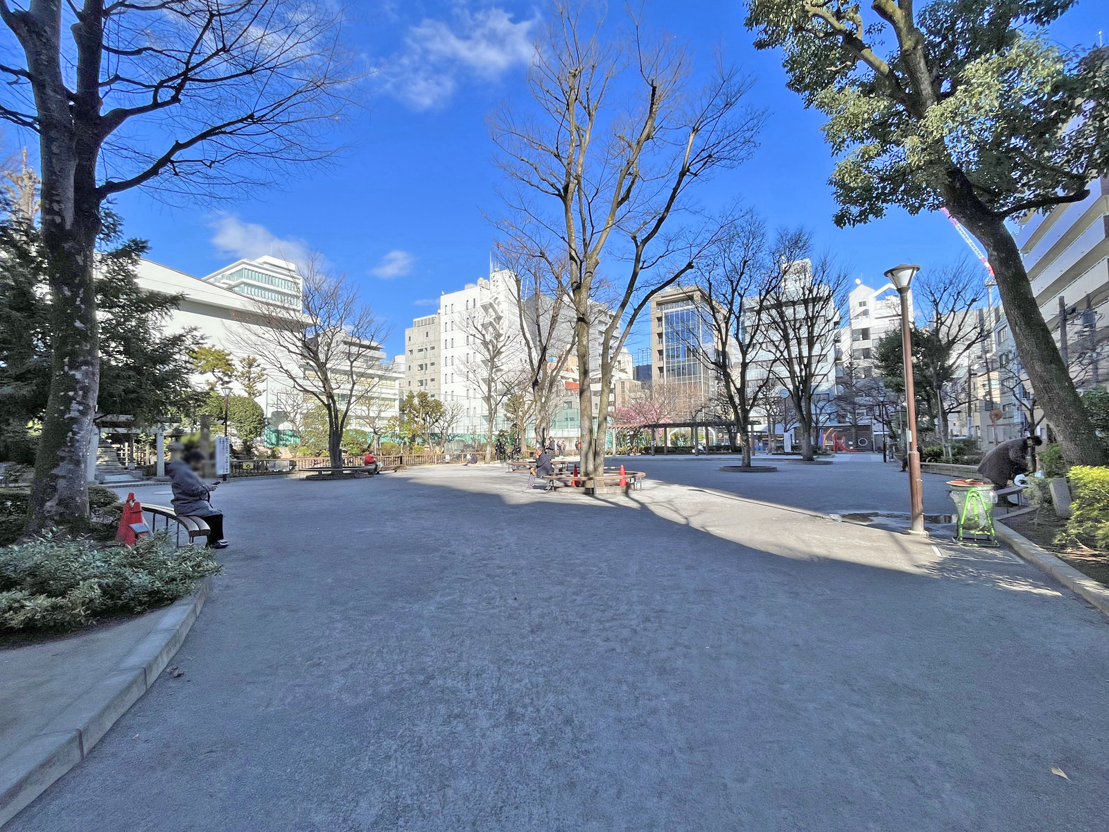 斜め向かいの御徒町公園
