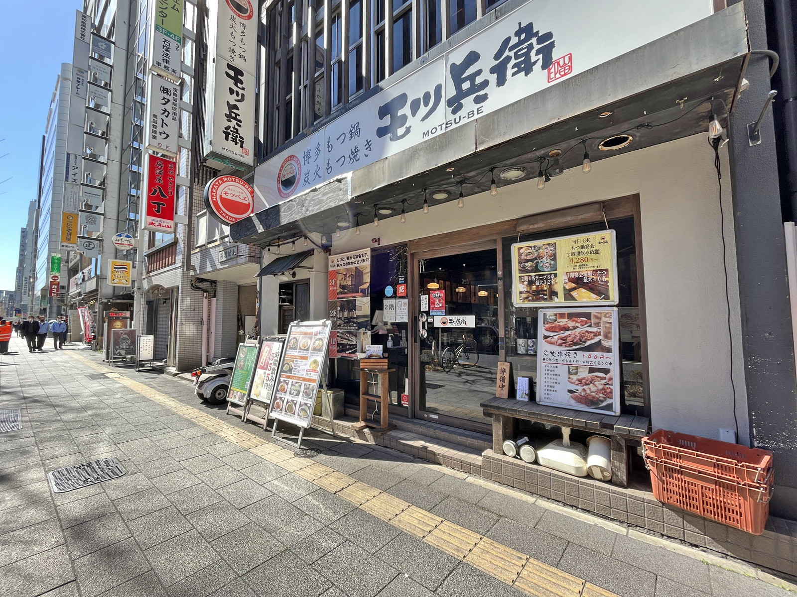 付近には飲食店が充実