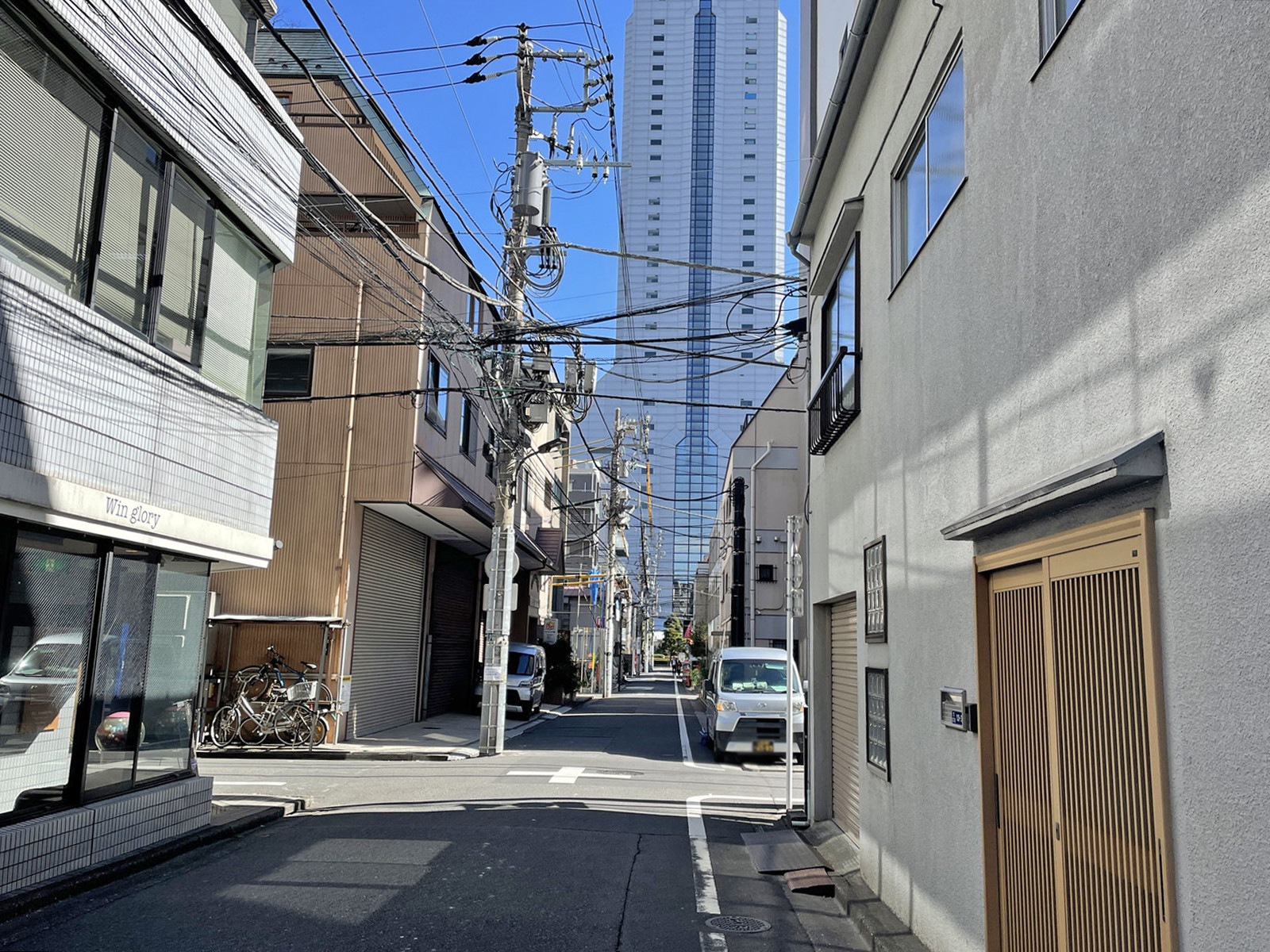 NHIビル前面の通り