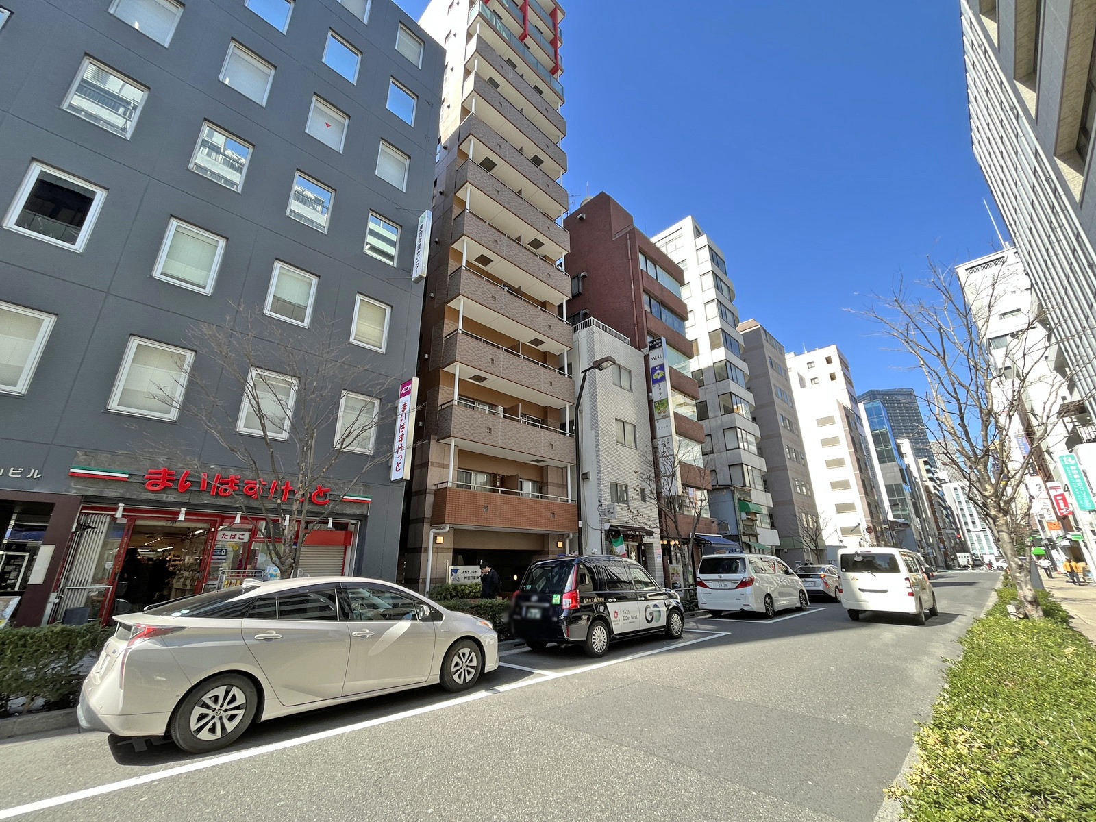 ハヤカワ多町ビル前面通り