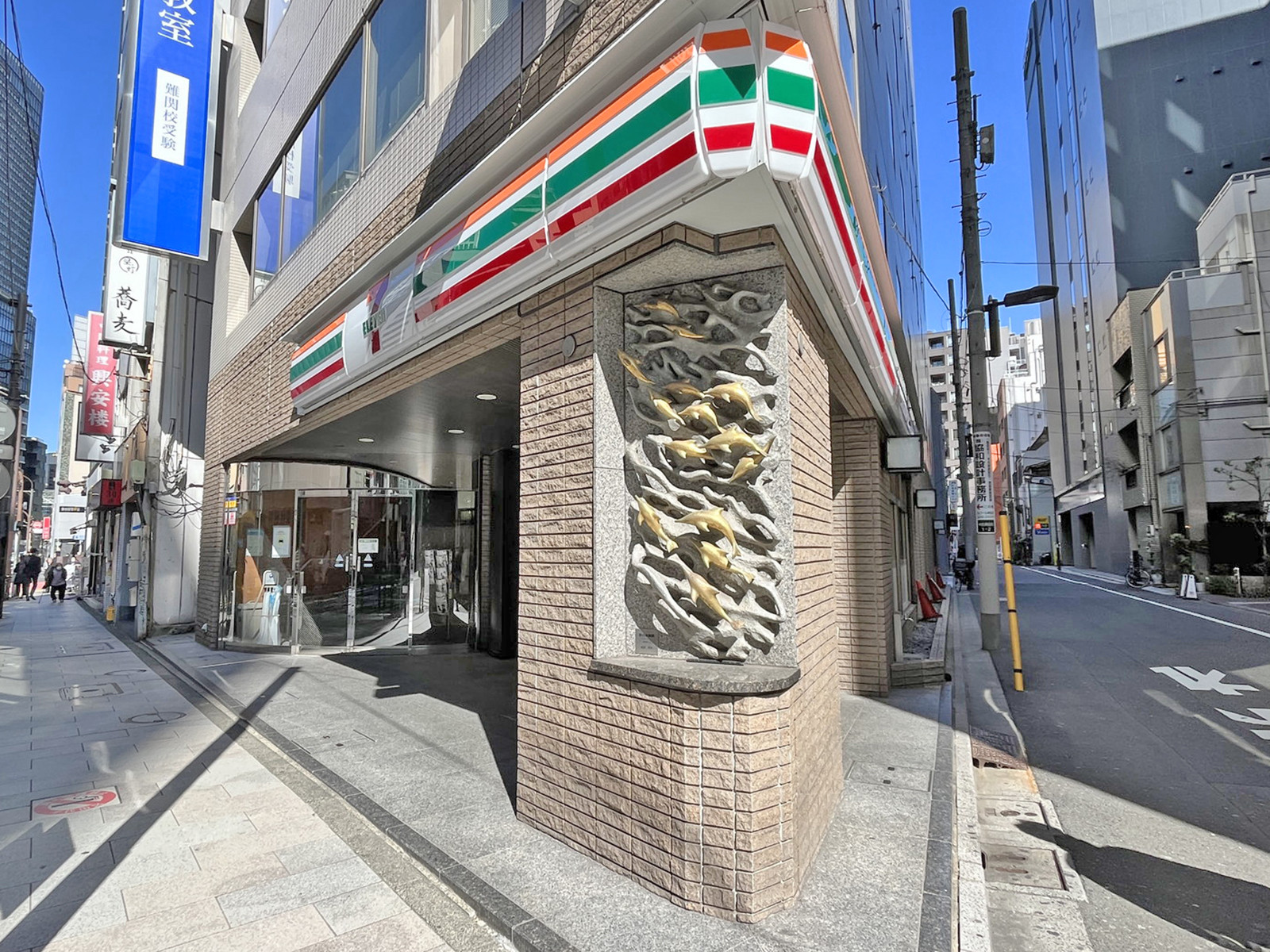 徒歩2分のセブンイレブン神田須田町一丁目店