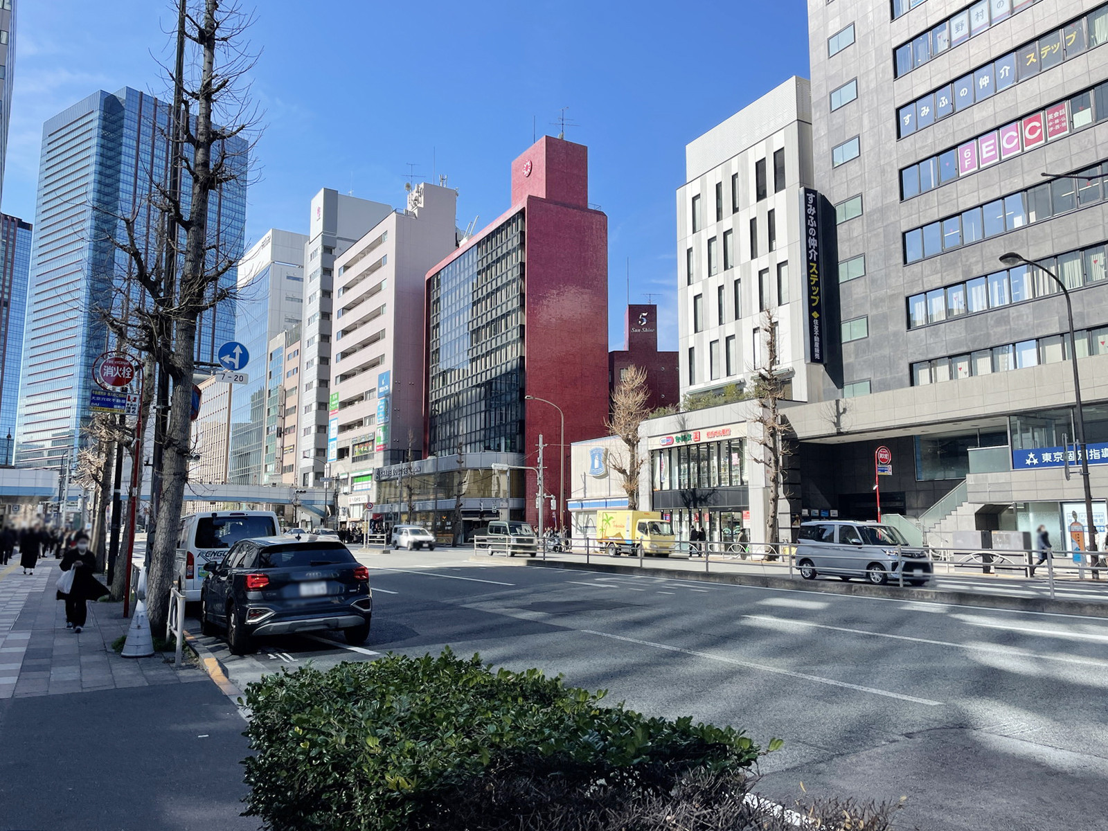 田町タワー前面の第一京浜