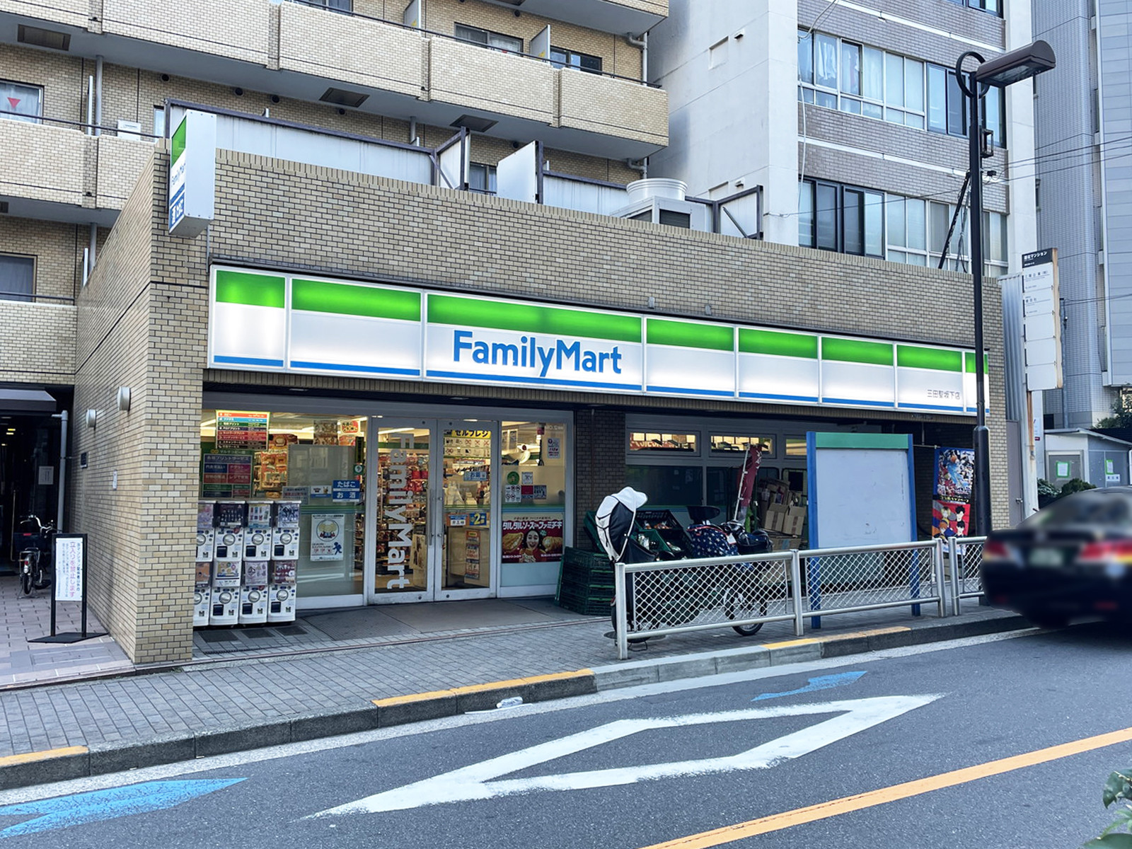 至近のファミリーマート 三田聖坂下店