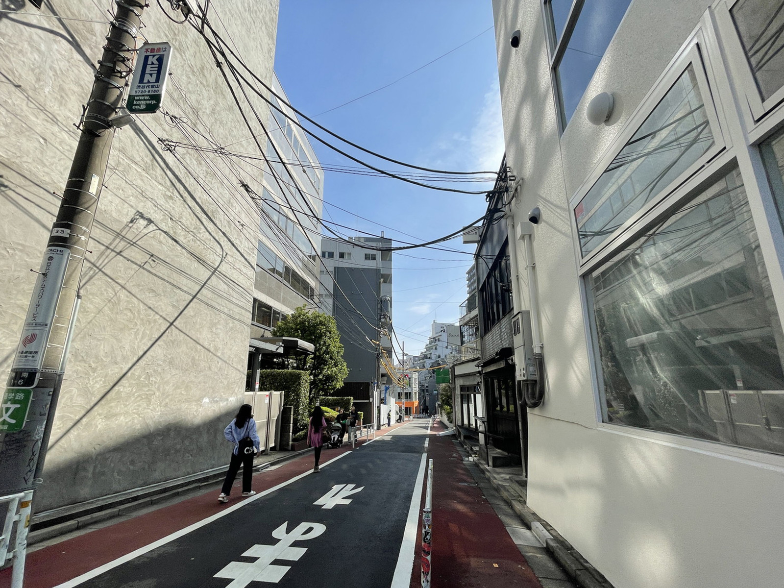 OZAWA BUILDING前面の通り