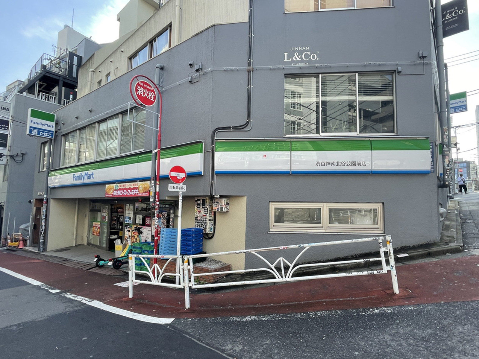 徒歩1分のファミリーマート渋谷神南北谷公園前店