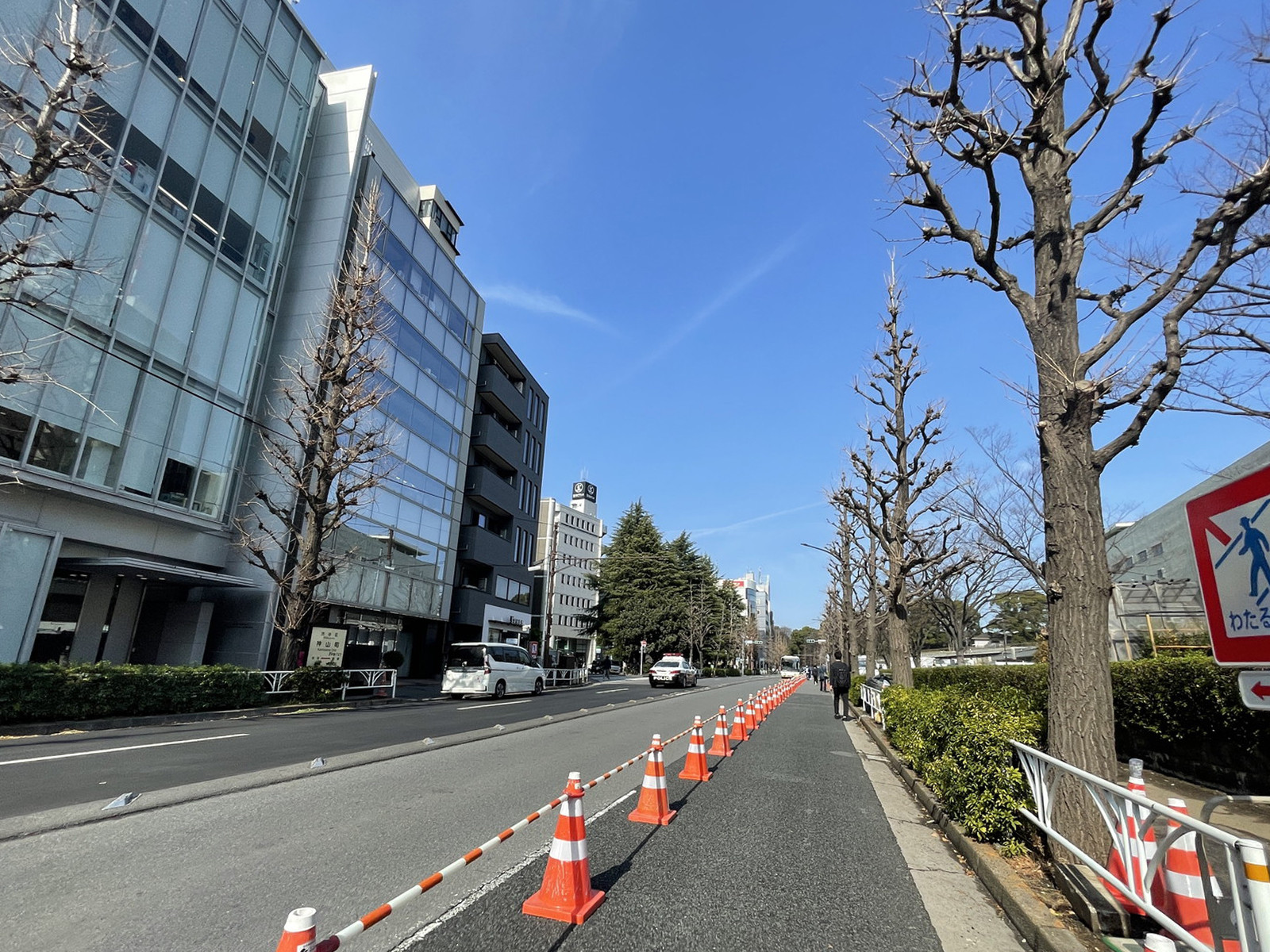日本会館2前面の通り