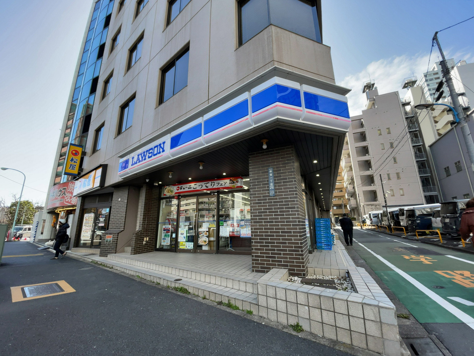 近くのローソン 新宿一丁目店