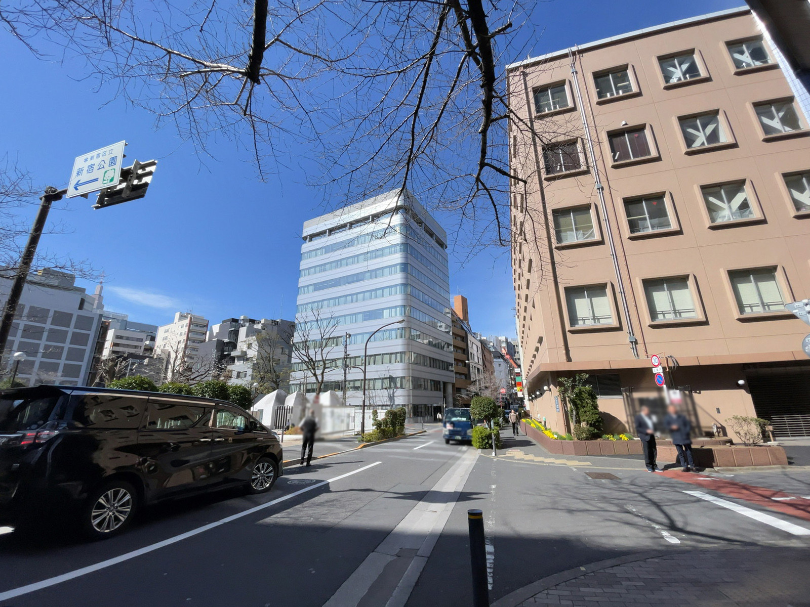 岩本和裁ビル前面の通り