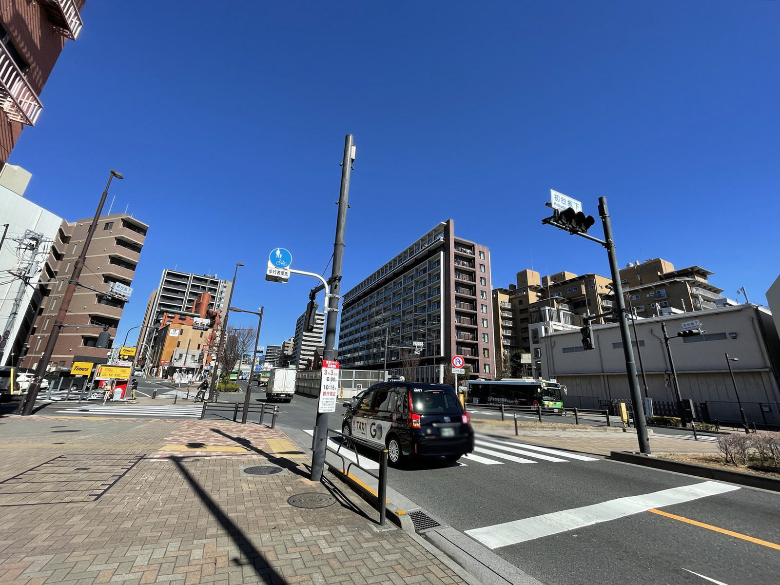 東京セントラル代々木前面の通り