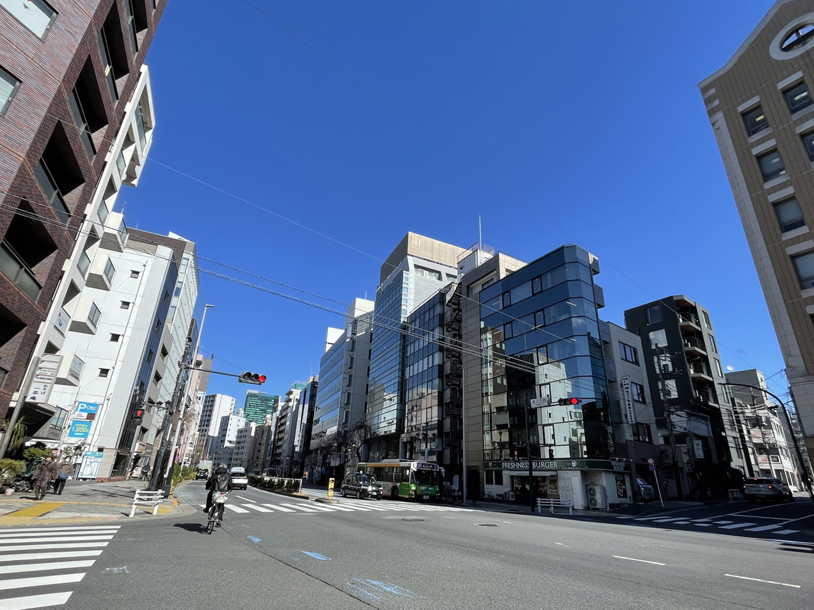 TRANS-EBISU／KHOビル前面の通り