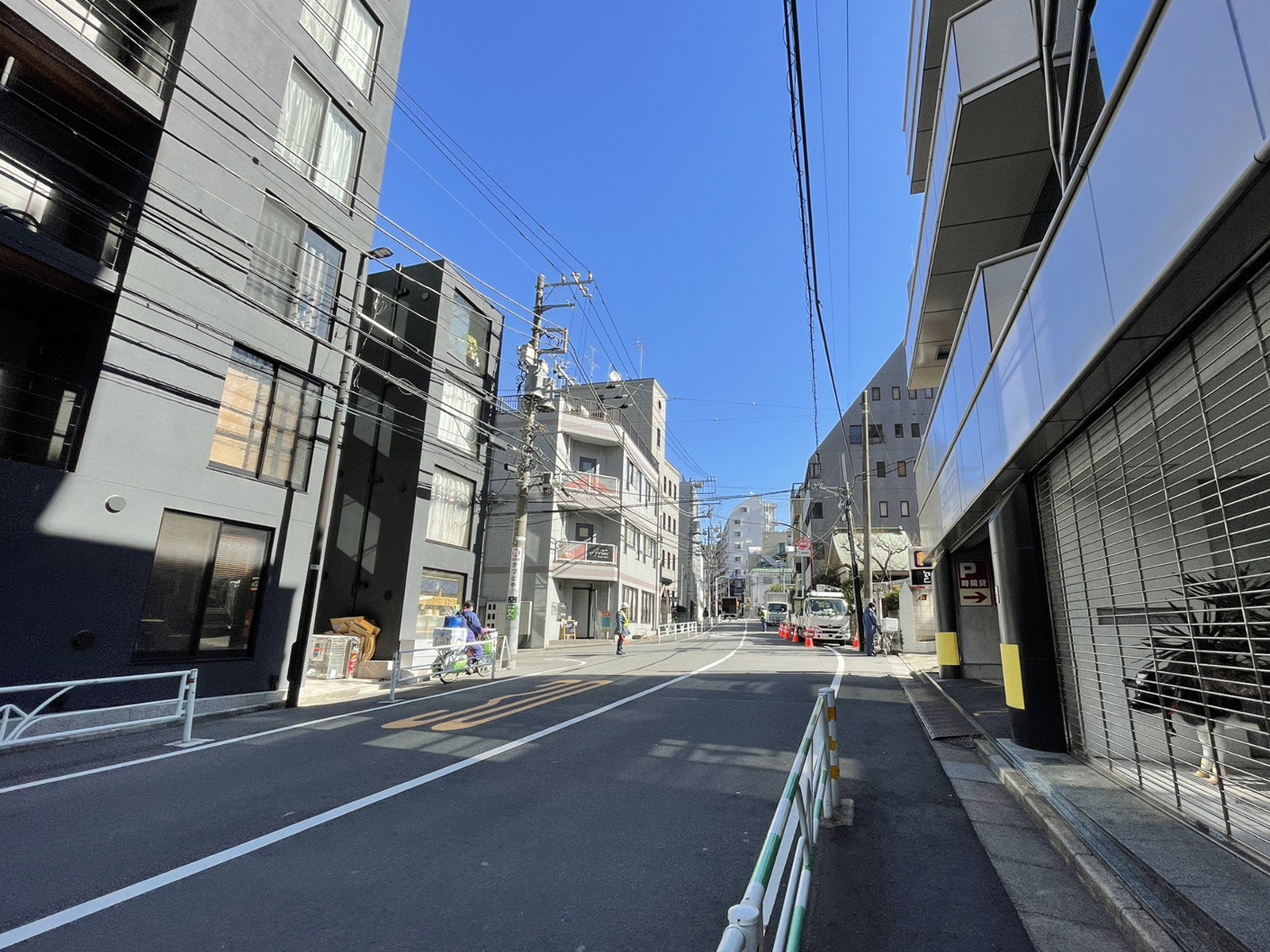 オークヒルズ前面の通り