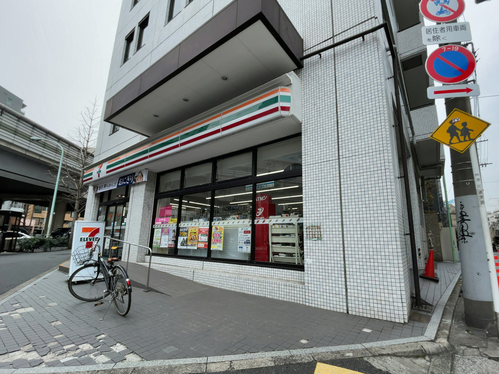 徒歩2分のセブンイレブン 港区南青山7丁目店