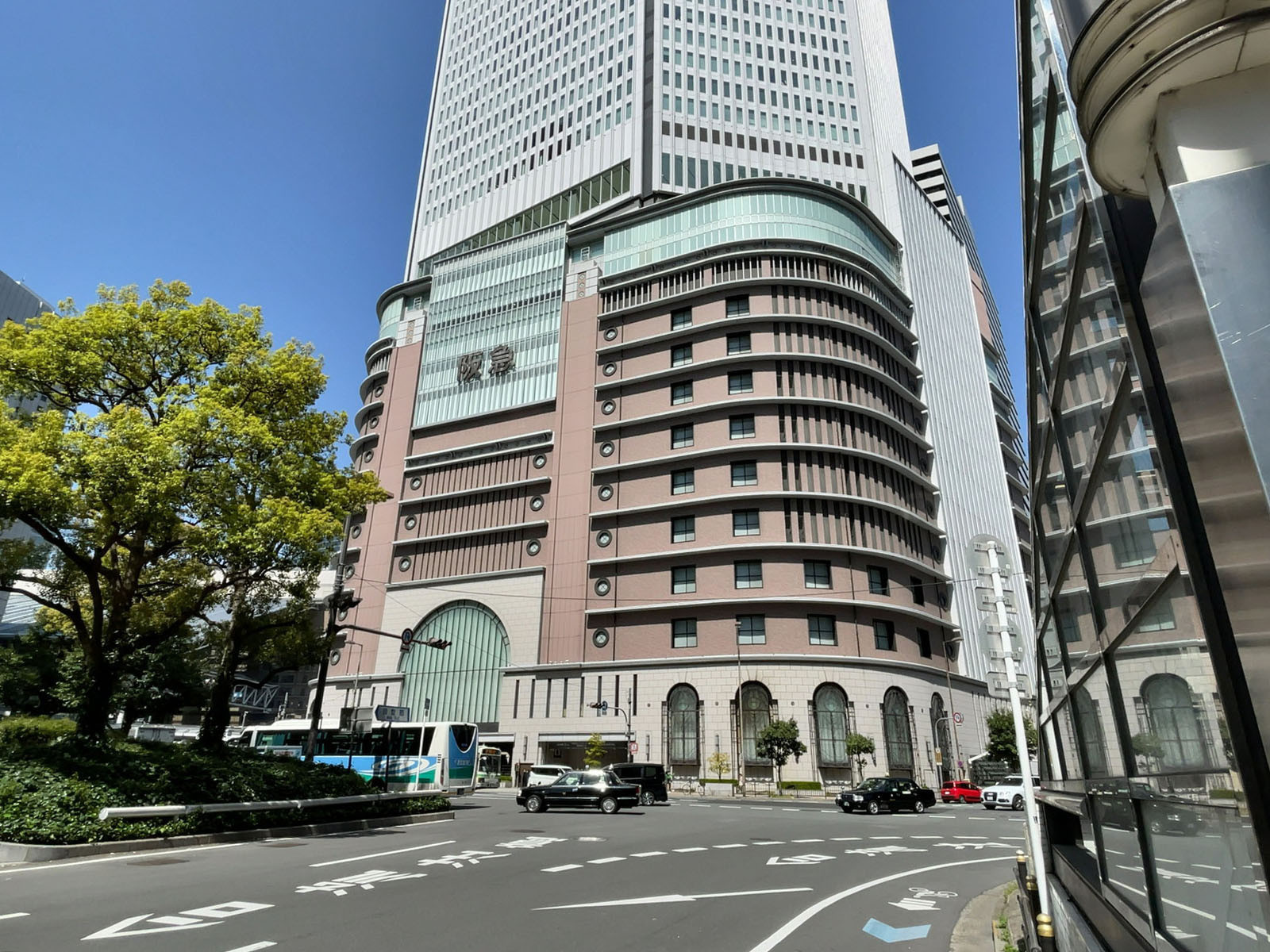 徒歩圏内の阪急うめだ本店