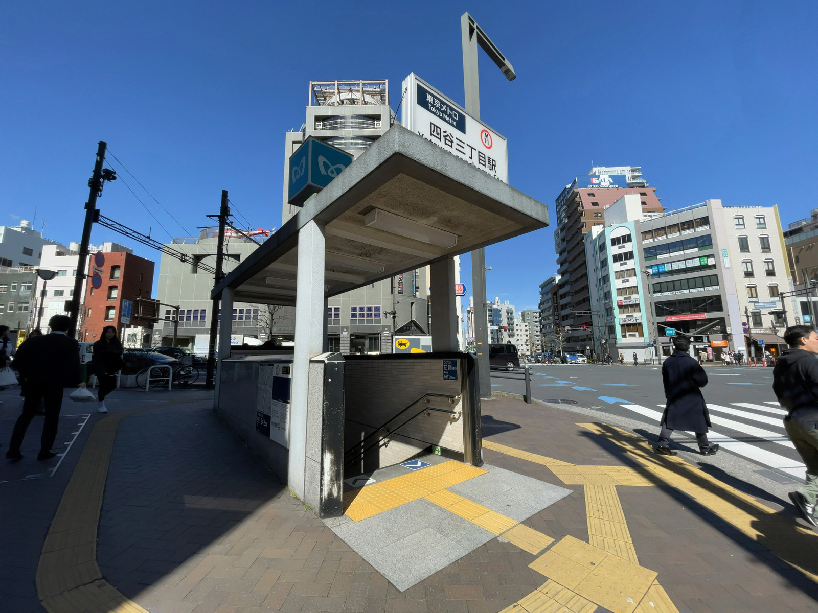 最寄りの「四谷三丁目駅」