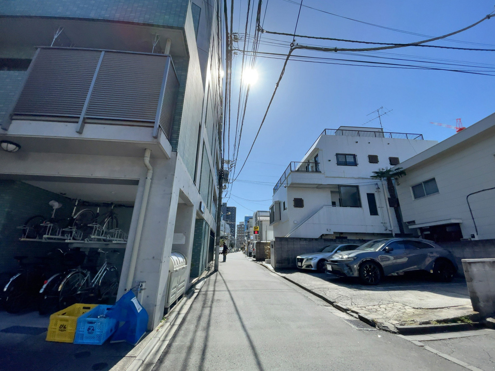 周辺は閑静な住宅街