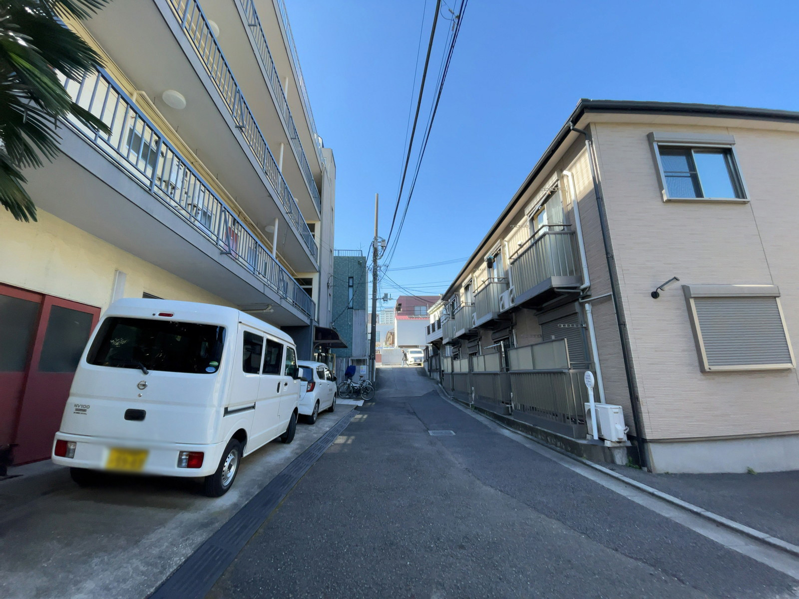 LaKRSビル前面の通り