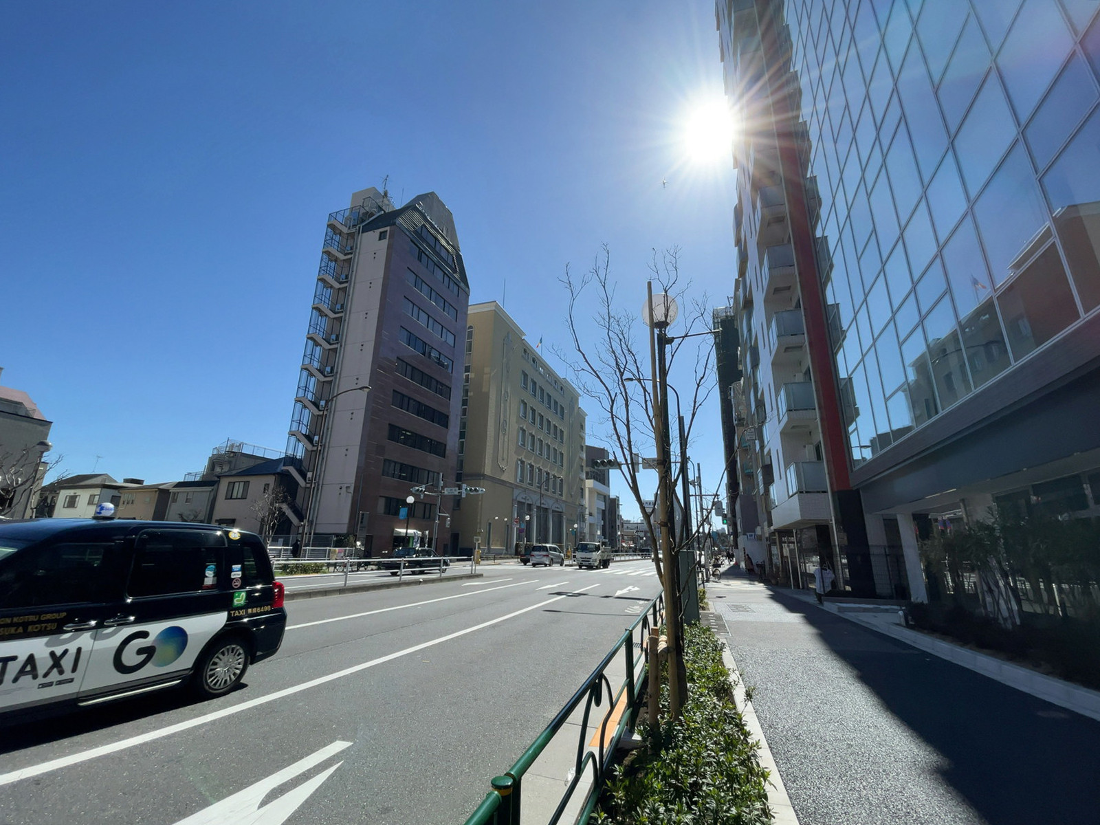 Arbor Yotsuya前面の外苑東通り